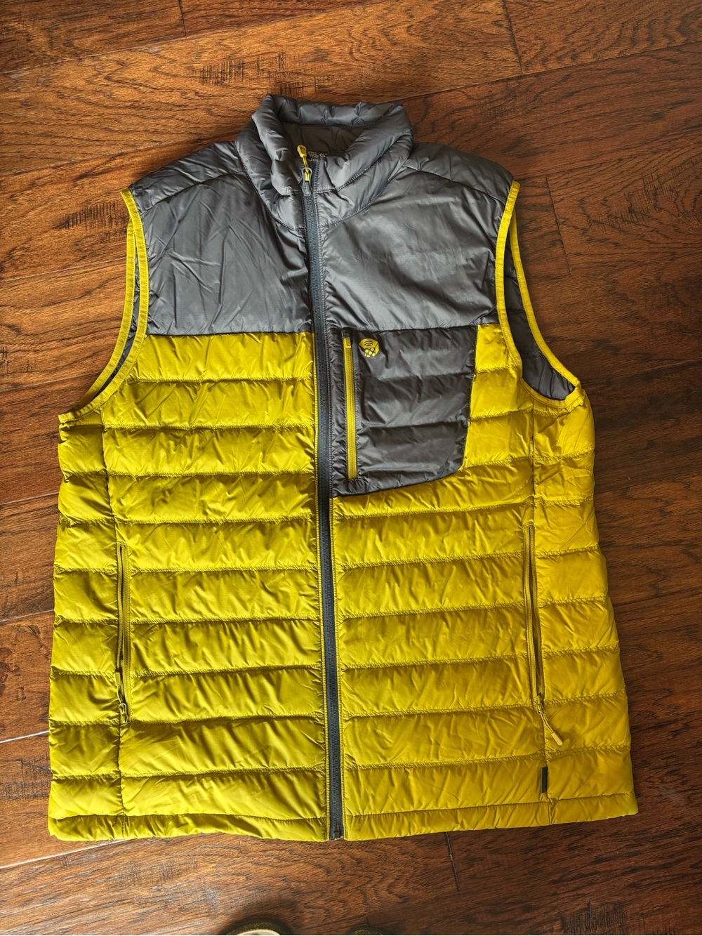 Mountain Hardwear Men's green and Gray Insulated Vest